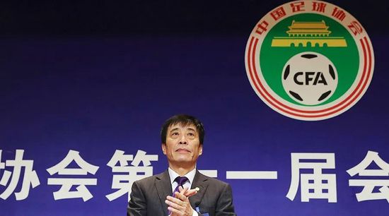 少妇被粗大的猛烈进出免费视频